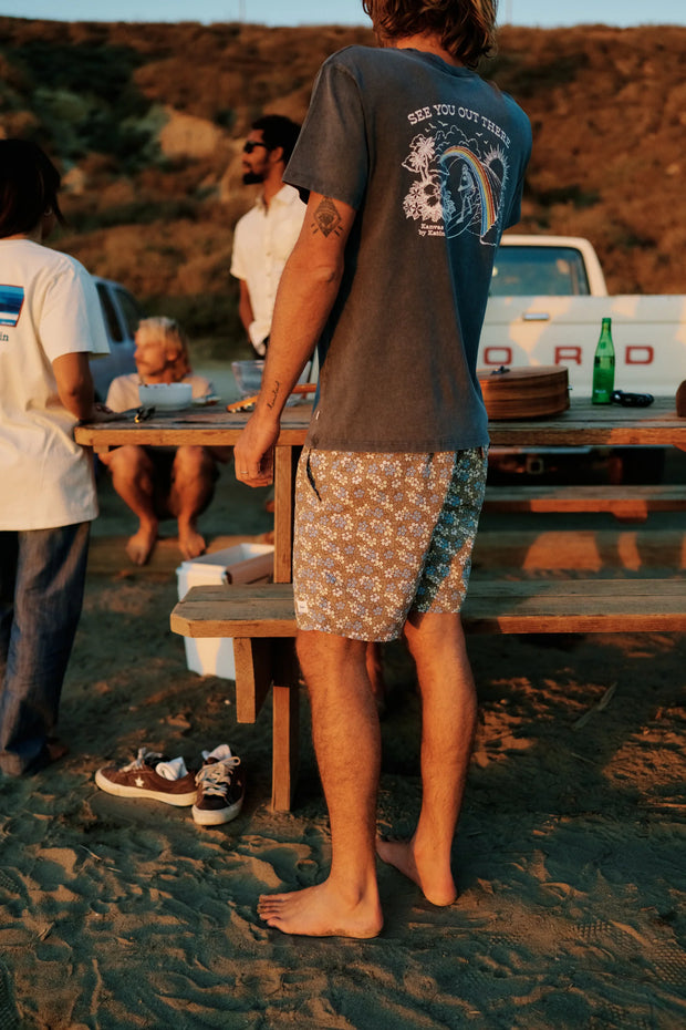 <h2>T-SHIRTS ➤</h2>